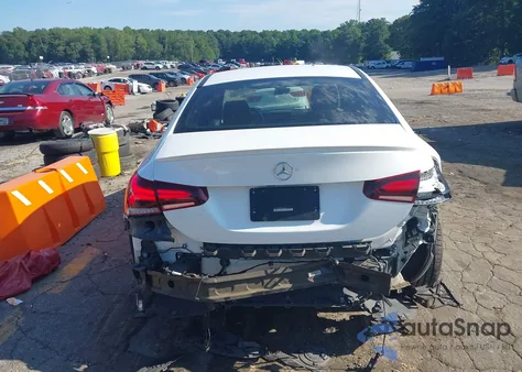 2021 Mercedes-Benz A z USA, uszkodzony, nr VIN W1K3G4EB4MJ268565